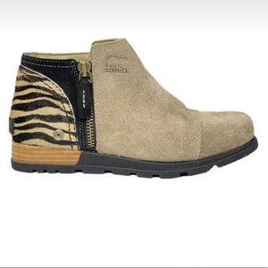 Sorel short taupe/tiger print short boots